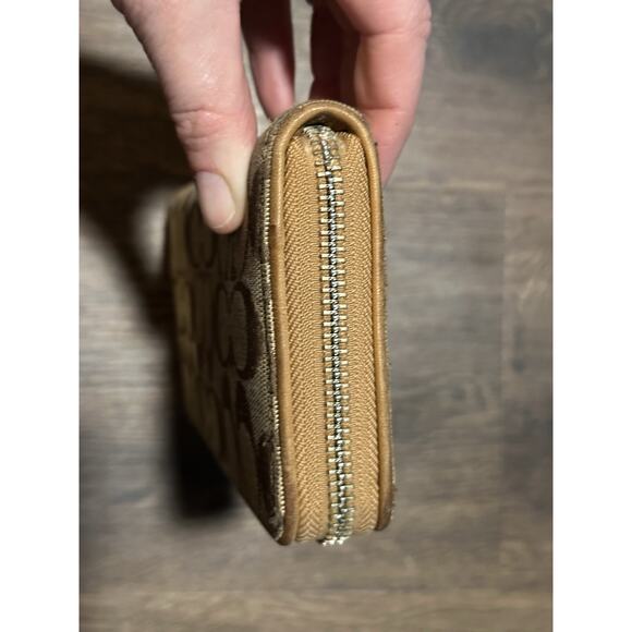 COACH SIGNATURE PENELOPE ACCORDIAN ZIP AROUND WALLET BROWN (used Original) - Picture 10 of 13